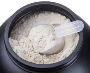 Protein Powder That Doesn't Cause Bloating - scoop of protein powder