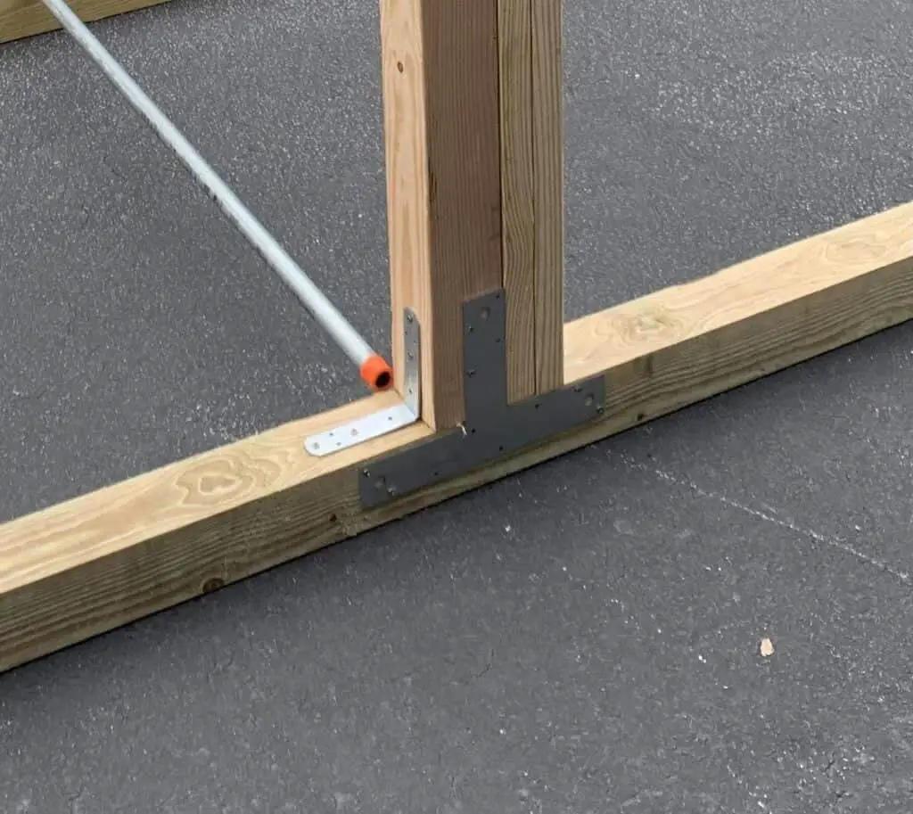 How to build a squat rack - DIY squat rack metal bracket close up